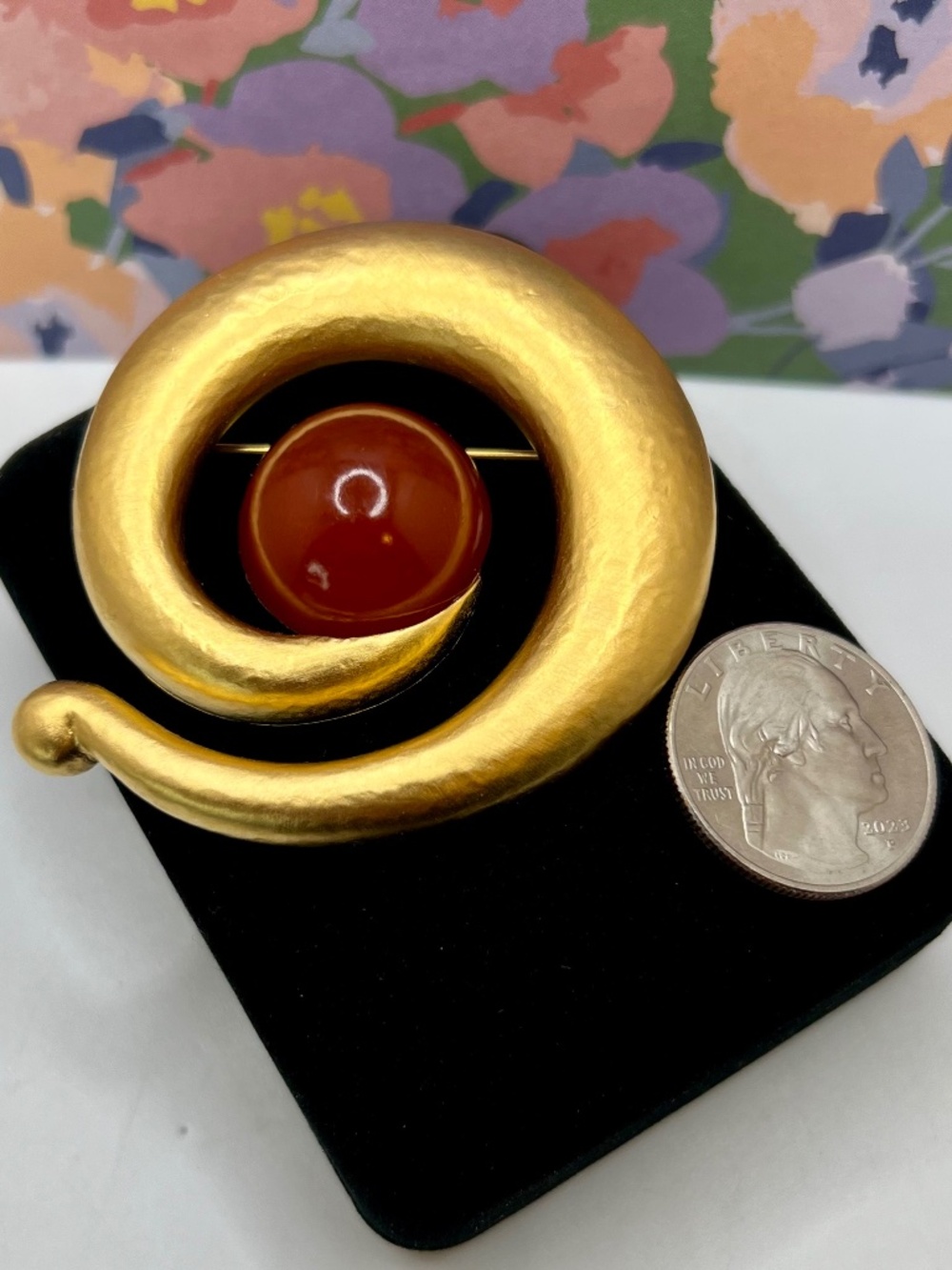 Les Bernard Matte Gold Swirl Brooch Cabochon Center - Picture 3 of 5